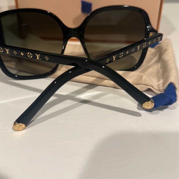 MY MONOGRAM LIGHT SQUARE SUNGLASSES - Picture 6 of 8